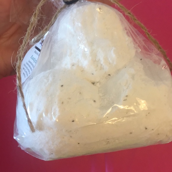 NWT Organic Bath 🛀🏻 Bombs - Picture 2 of 2